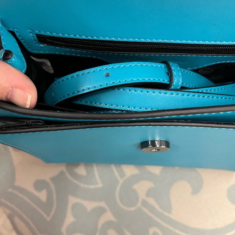 Peacock colored leather crossbody NWOT - Picture 4 of 6
